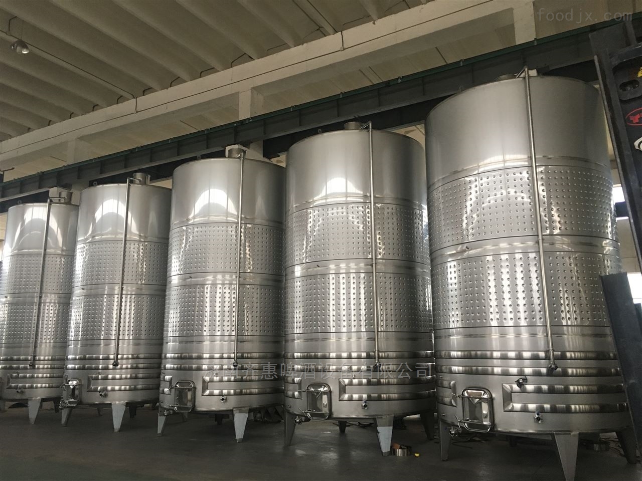控溫葡萄酒發酵罐-濟南齊惠啤酒設備